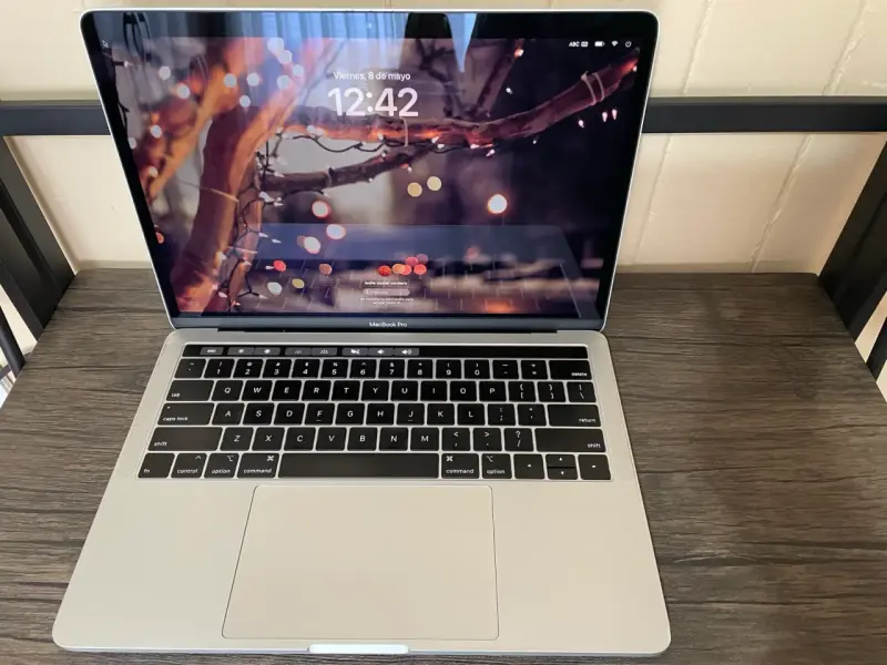 MacBook Pro 13' plateado - 1