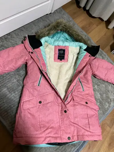 Chaqueta rosada con capucha - miniatura 1