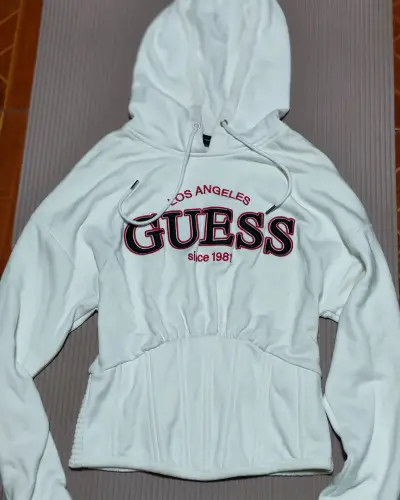 Polerón blanco Guess con capucha - miniatura 1