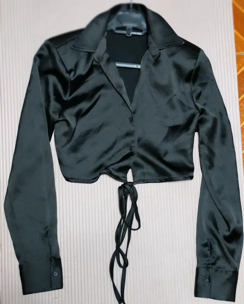 Blusa negra satinada corta zara - 2