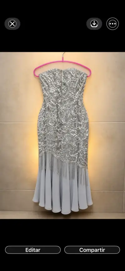 Vestido plateado con pedrería - miniatura 1