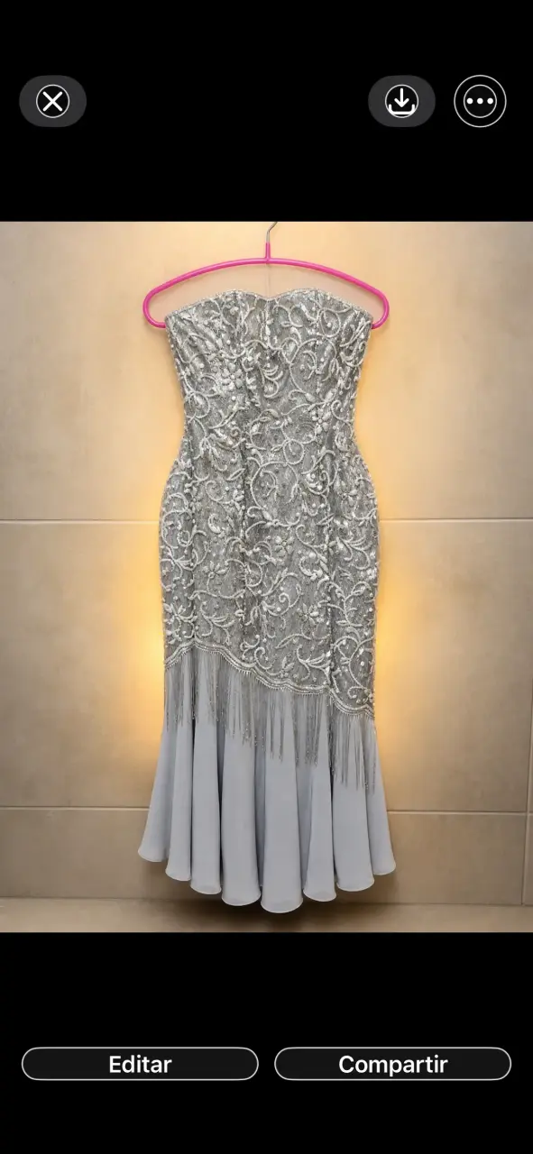 Vestido plateado con pedrería - 3