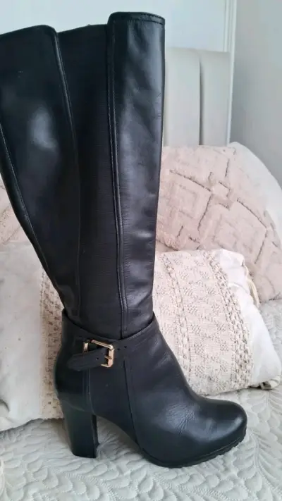 Botas negras de cuero - miniatura 1