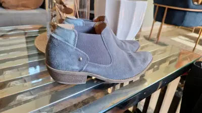 Botas negras de cuero - miniatura 3