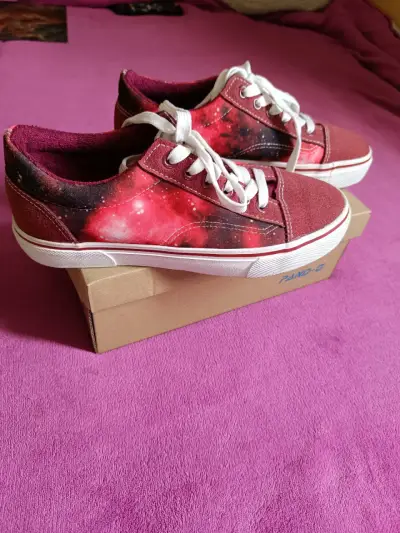 Zapatillas diseño galaxia espacial rojas - miniatura 1