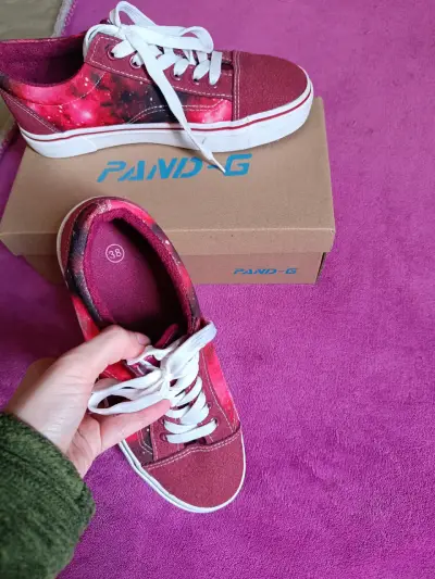 Zapatillas diseño galaxia espacial rojas - miniatura 4