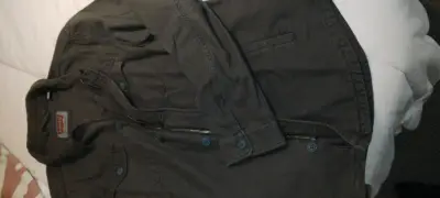 Chaqueta marrón con bolsillos Levi's nueva sin eti - miniatura 1