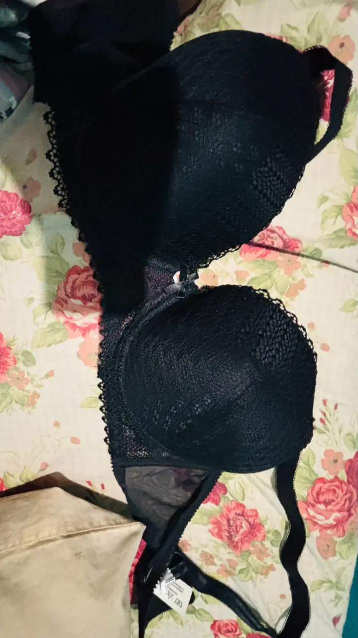 Sostenes rojos y negros con soporte - 3