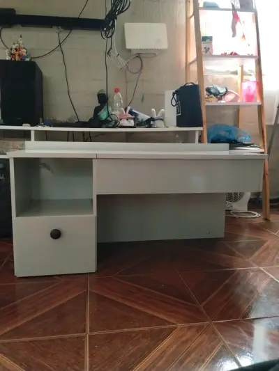 Escritorio blanco con cajón - miniatura 2