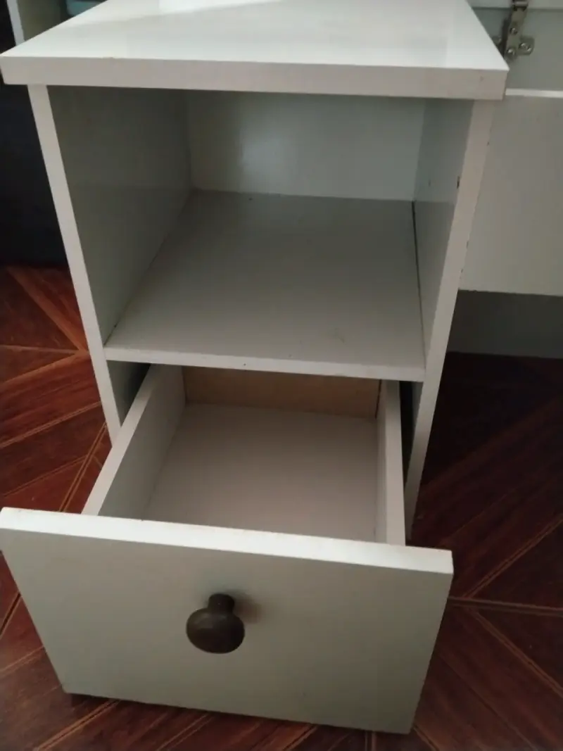 Escritorio blanco con cajón - 4