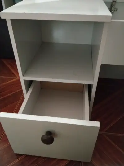 Escritorio blanco con cajón - miniatura 4