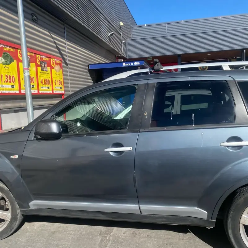 Mitsubishi Outlander - 2