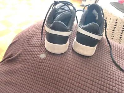 Zapatillas negras deportivas - miniatura 1