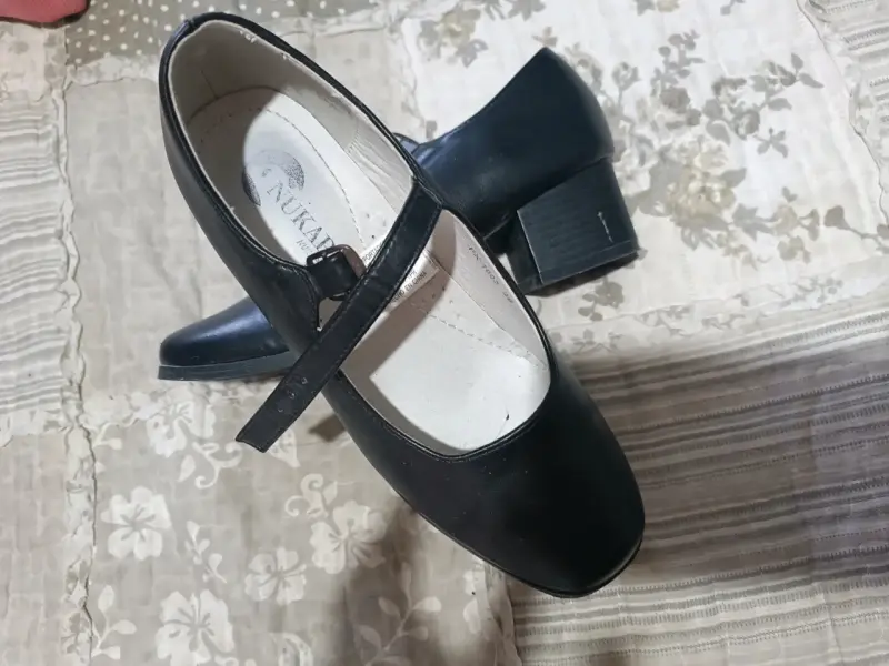 Zapatos escolares negros con correa - 2