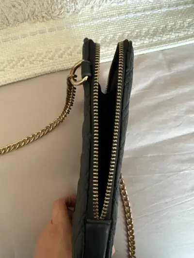 Cartera negra acolchada pequeña - miniatura 4