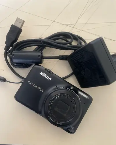 Cámara Nikon Coolpix S6500 con accesorios - miniatura 1