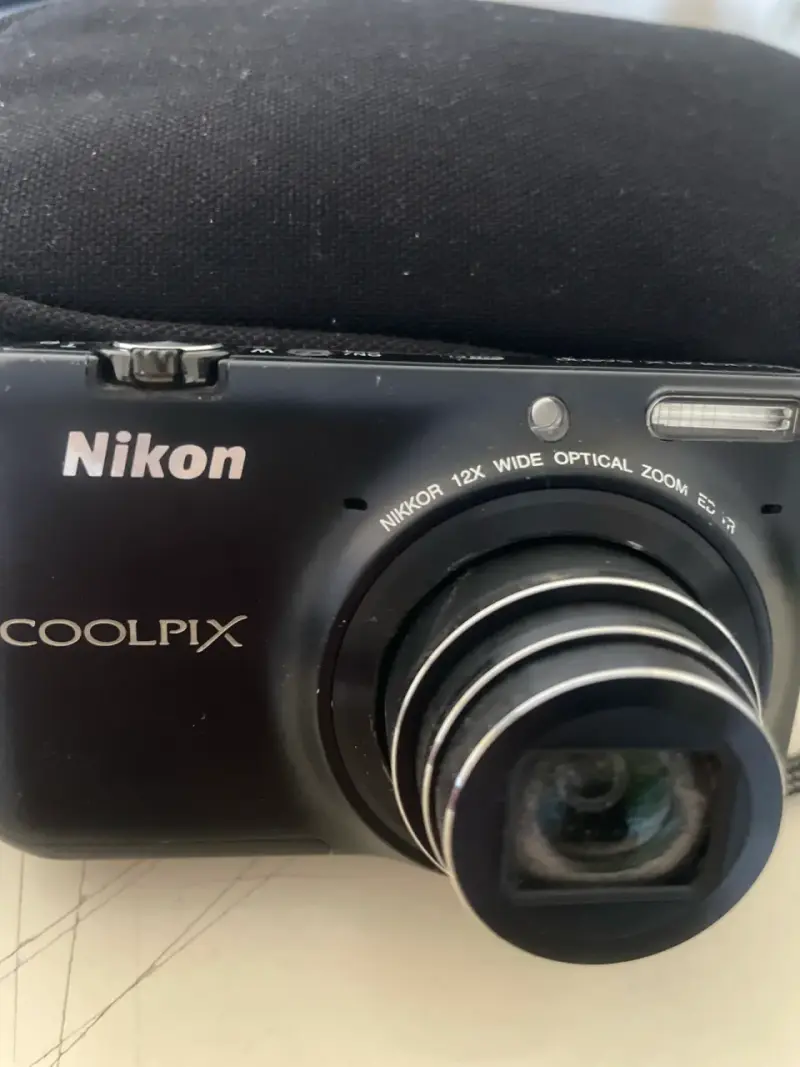 Cámara Nikon Coolpix S6500 con accesorios - 2