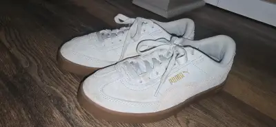 Zapatillas blancas Puma clásicas - miniatura 1