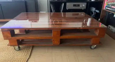 Mesa de centro con ruedas y vidrio - miniatura 1