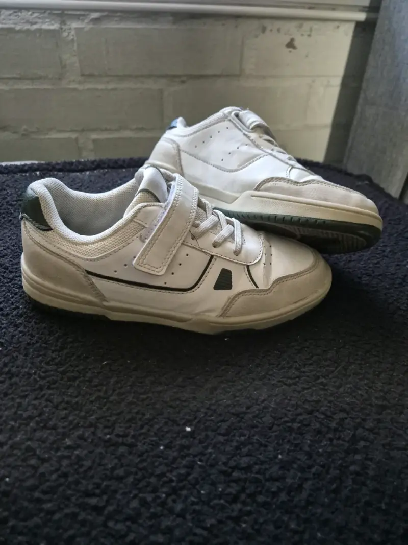 Zapatillas deportivas blancas marca yamp - 2