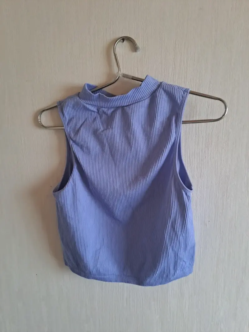 Top sin mangas color morado - 2