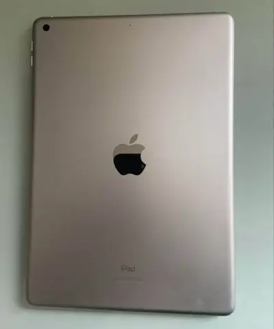 iPad 10.2 (7ma generación) 32 GB, color plata - miniatura 1