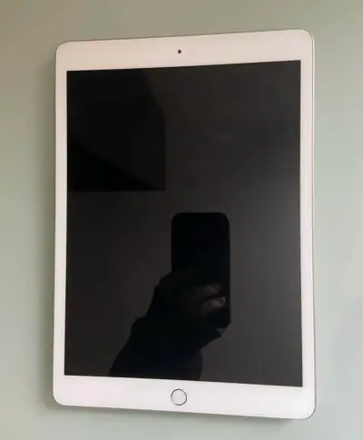 iPad 10.2 (7ma generación) 32 GB, color plata - miniatura 2
