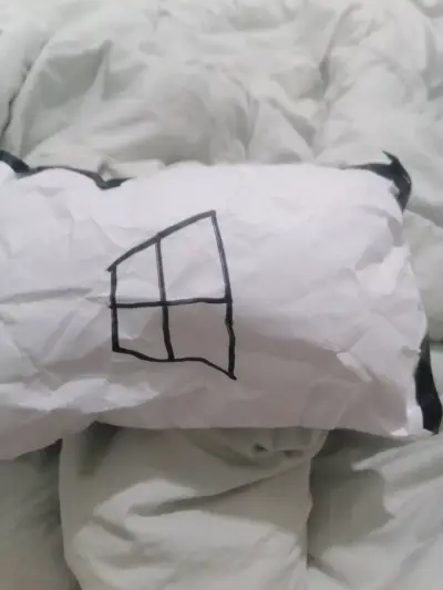 Cojín con diseño de robot - miniatura 2
