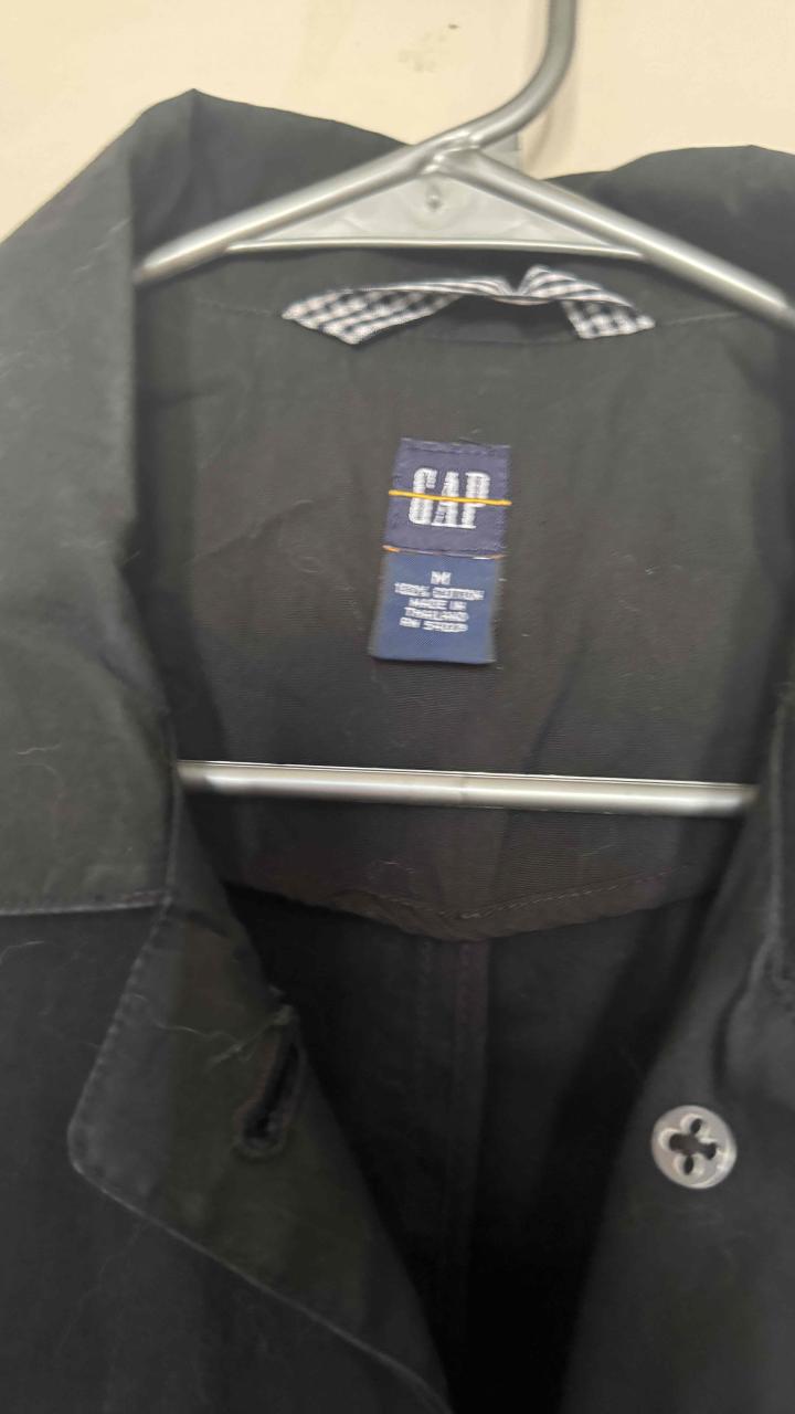 gabardina negra de algodón marca Gap respirable - 3