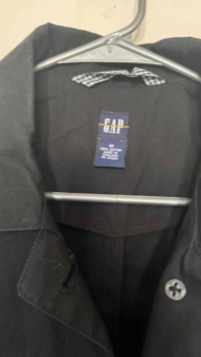 gabardina negra de algodón marca Gap respirable - miniatura 3