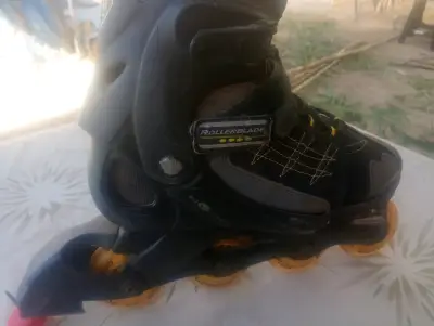 Patines en línea negro y amarillo - miniatura 2