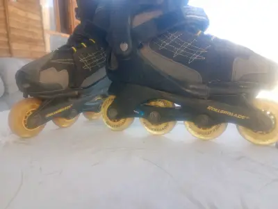 Patines en línea negro y amarillo - miniatura 3