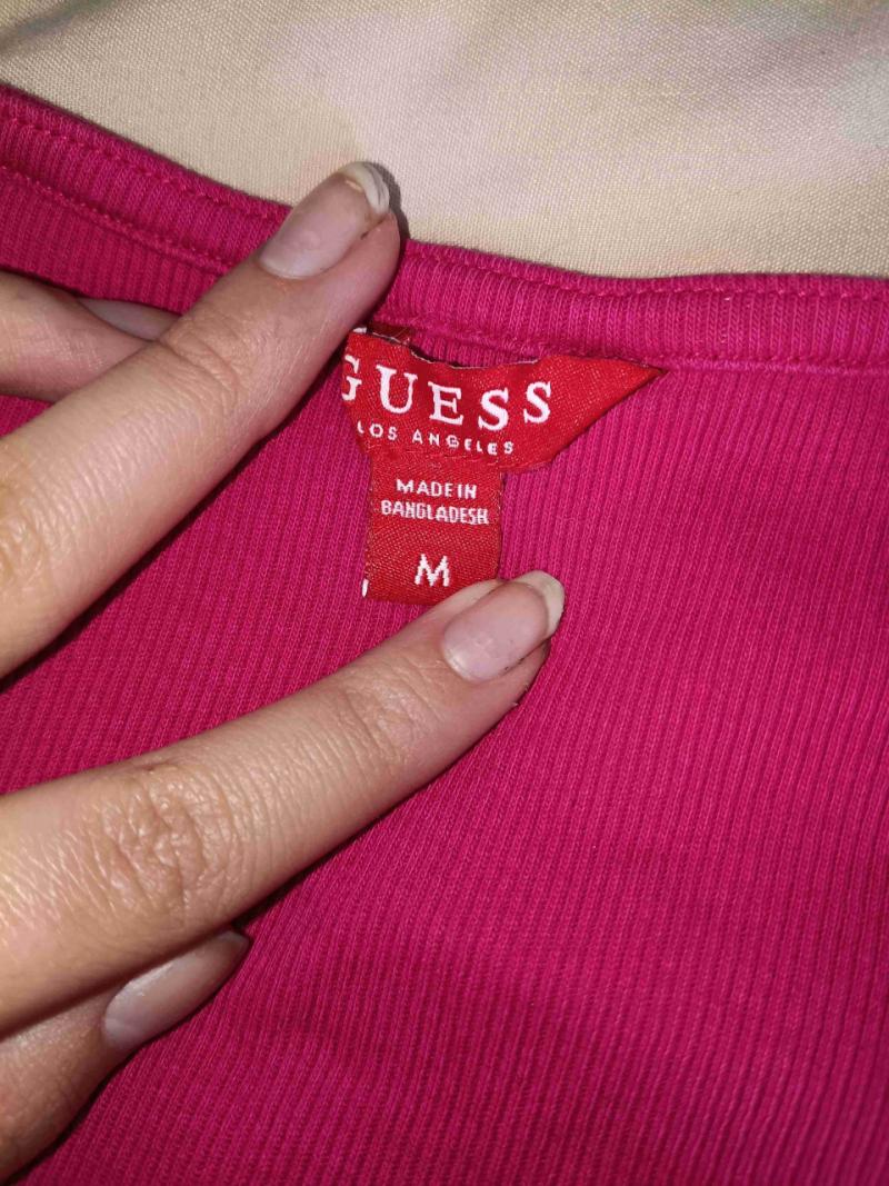 Polera roja cuello en V Guess original - 2
