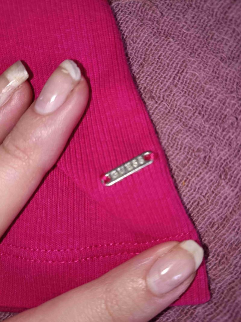 Polera roja cuello en V Guess original - 3