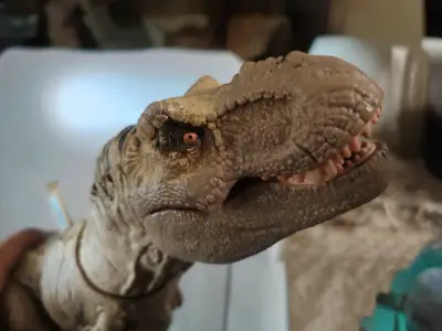 Figura de dinosaurio detallada - miniatura 1