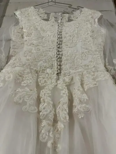 Vestido de novia con encaje - miniatura 4