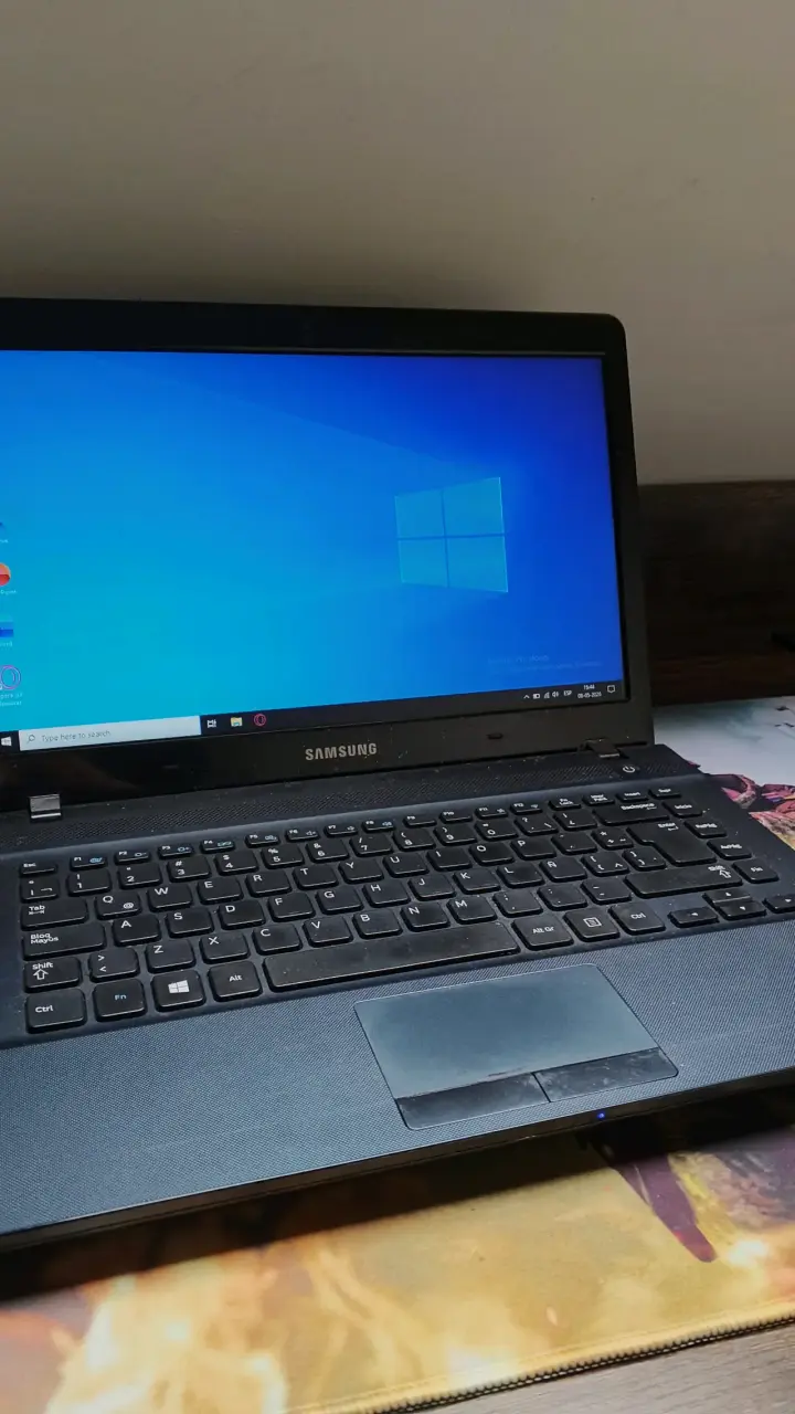 Lote de dos laptops Samsung y HP - 2