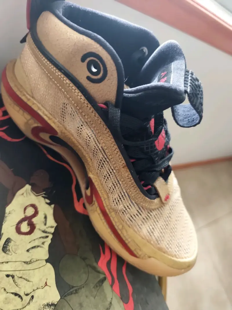 Zapatillas deportivas beige y rojas - 3