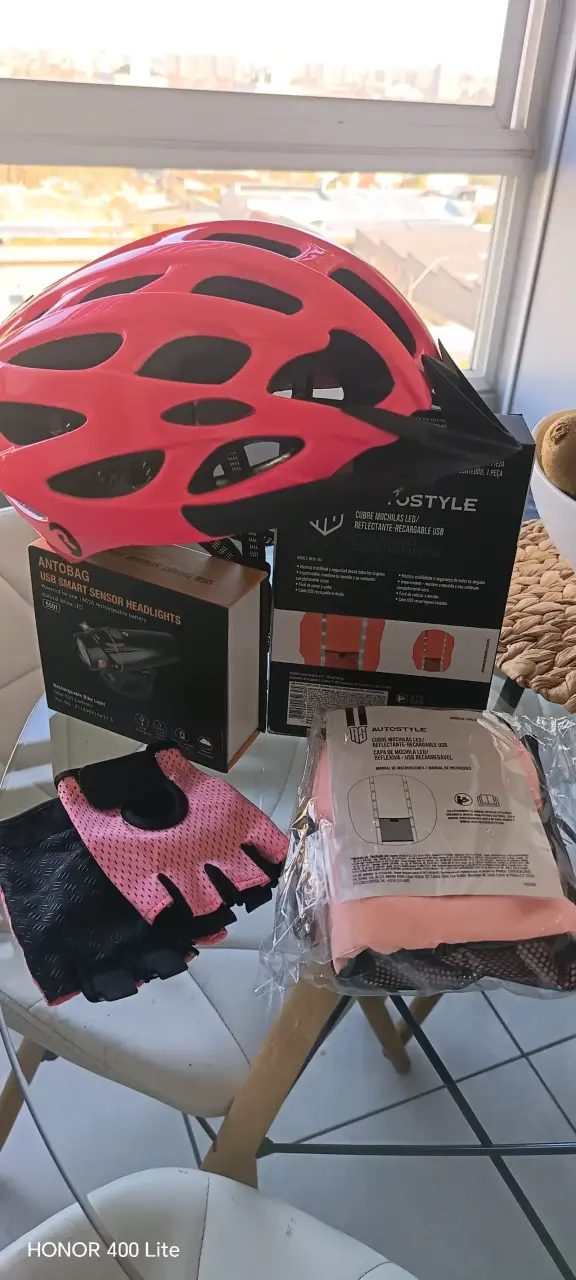 Kit ciclismo rosado con casco - 1