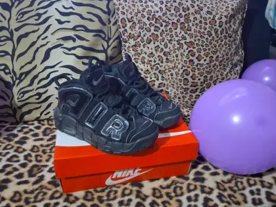 Zapatillas negras deportivas Nike - miniatura 2