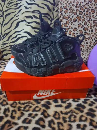 Zapatillas negras deportivas Nike - miniatura 3