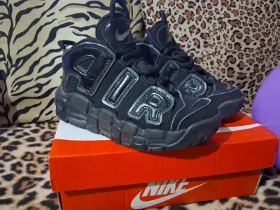 Zapatillas negras deportivas Nike - miniatura 4