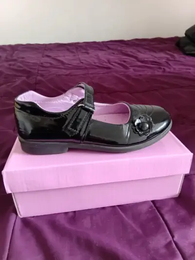 Zapato de charol negro para niña - miniatura 2