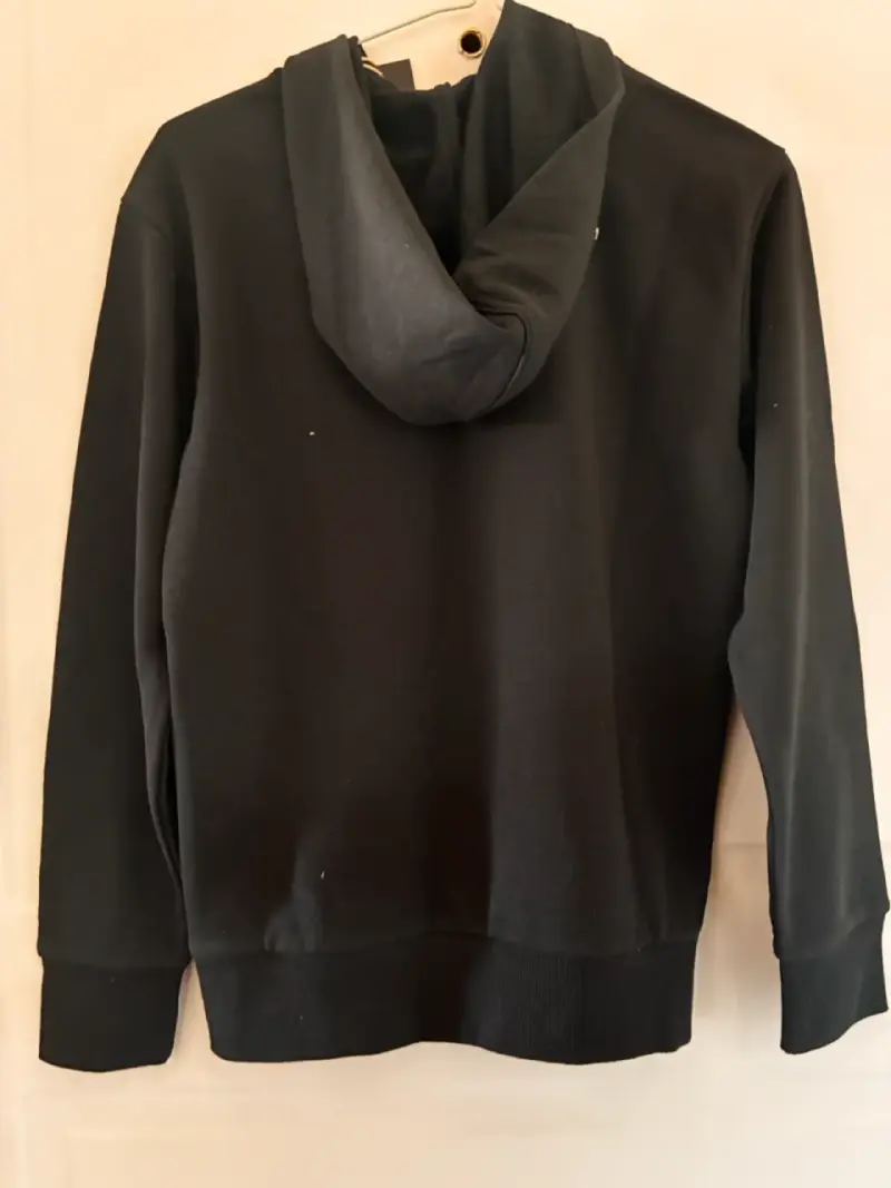 Polerón negro con capucha - 3