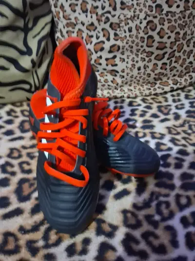 Zapatillas deportivas negras con naranjo - miniatura 1