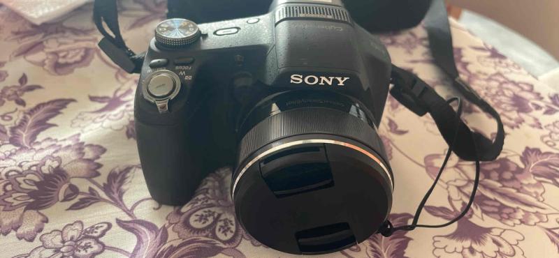 Cámara Sony con estuche protector - 1
