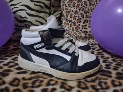 Zapatillas Puma negras y blancas - miniatura 1