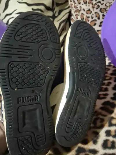 Zapatillas Puma negras y blancas - miniatura 2