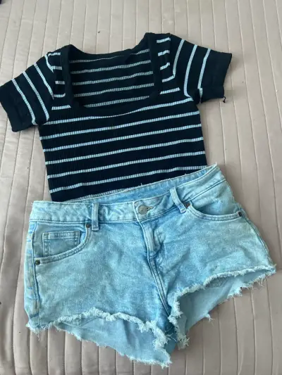 Shorts de mezclilla con borde deshilachado - miniatura 1