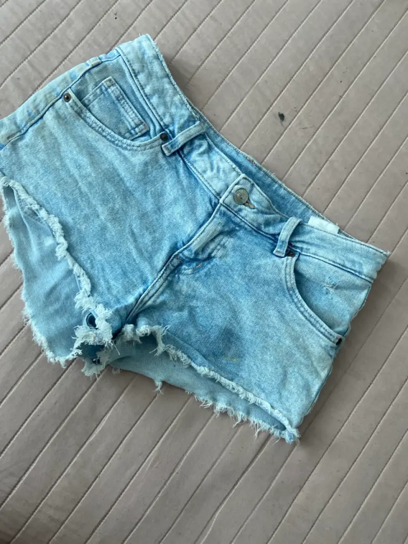 Shorts de mezclilla con borde deshilachado - 4